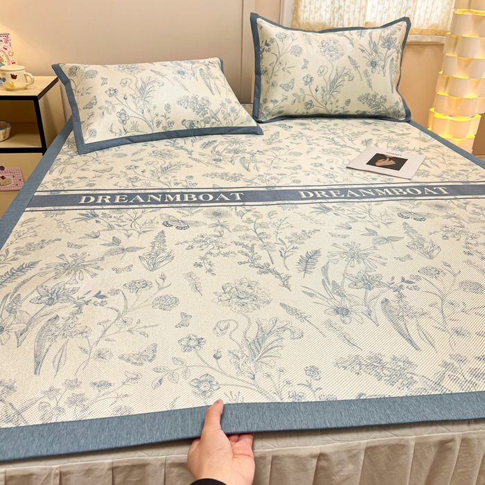 91家纺网 家纺一手货源 找家纺 沐慕 2026新款高克重600D冰丝印花冰藤席 冰藤-甜茶蓝