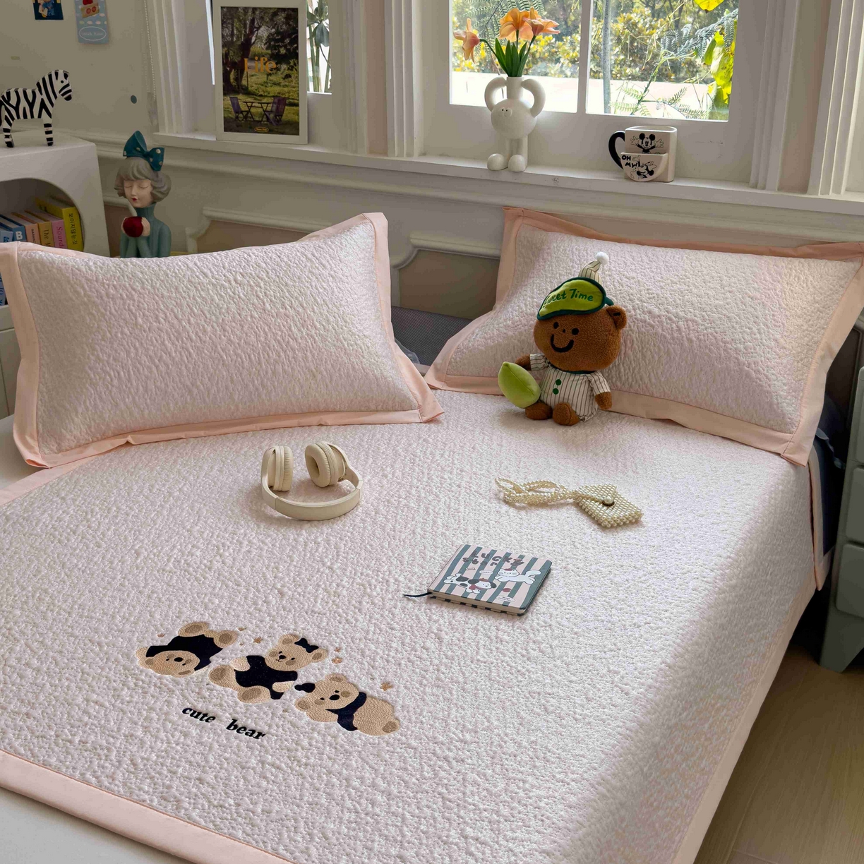 91家纺网 家纺一手货源 找家纺 几禾 2026春夏新款双泡刺绣款凉席席子空调软席 小熊派对 床席款