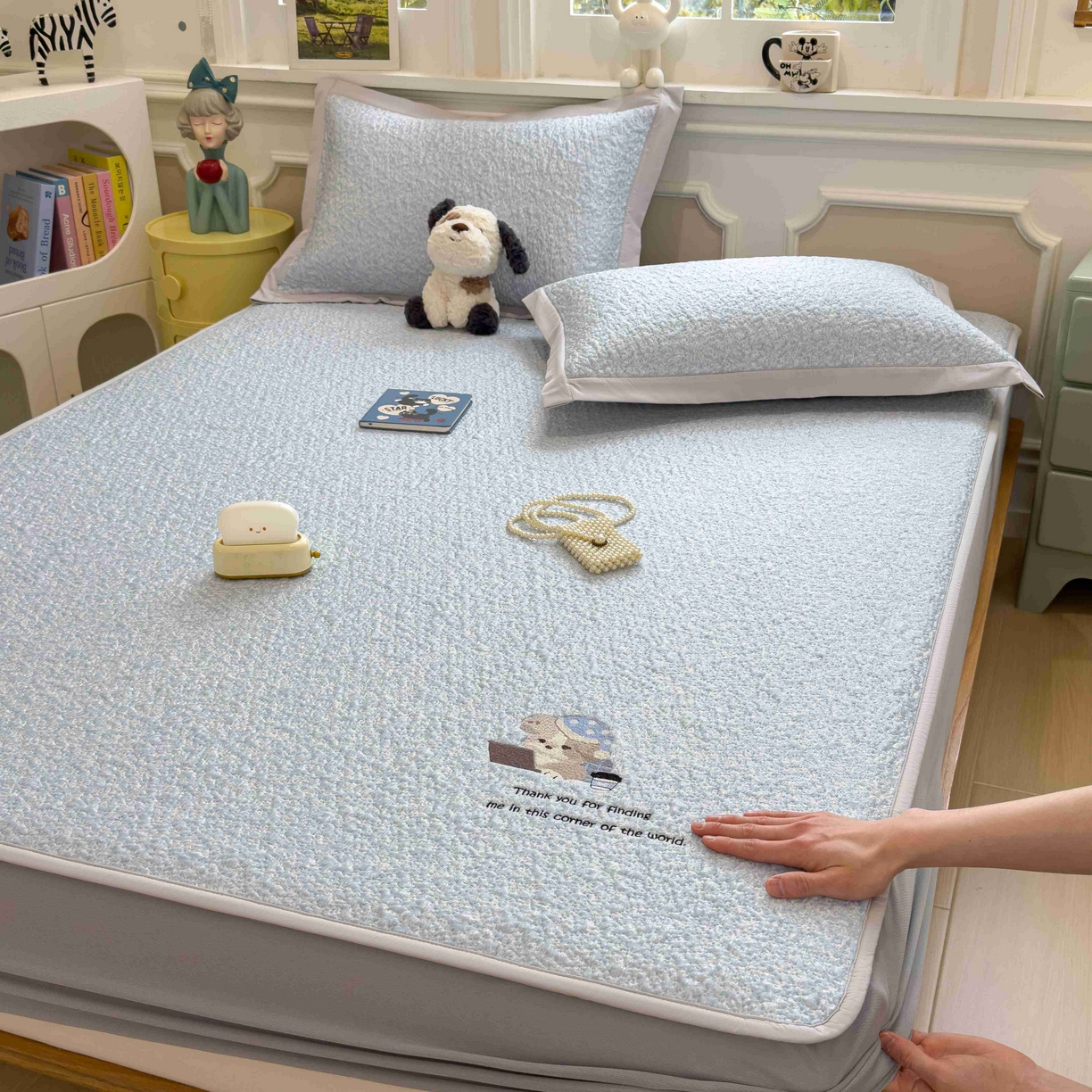 91家纺网 家纺一手货源 找家纺 几禾 2026春夏新款双泡刺绣款凉席席子空调软席 加班狗 床笠款