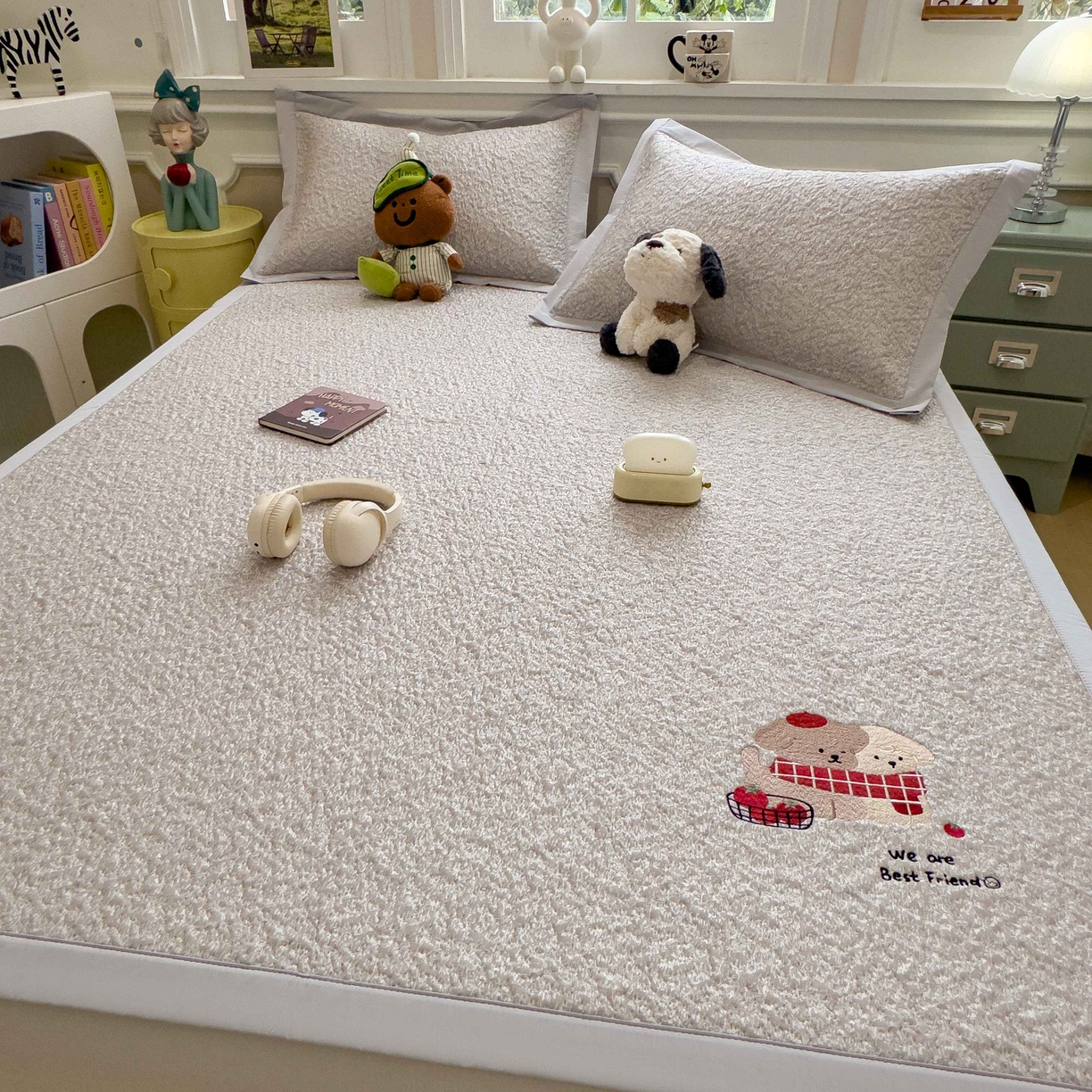 91家纺网 家纺一手货源 找家纺 几禾 2026春夏新款双泡刺绣款凉席席子空调软席 围巾小狗 床席款