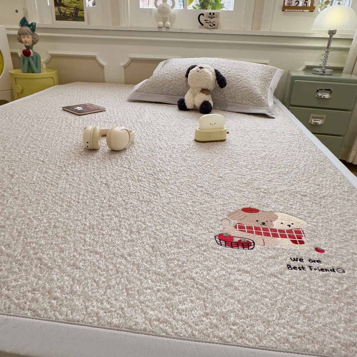 91家纺网 家纺一手货源 找家纺 几禾 2026春夏新款双泡刺绣款凉席席子空调软席 围巾小狗 床席款