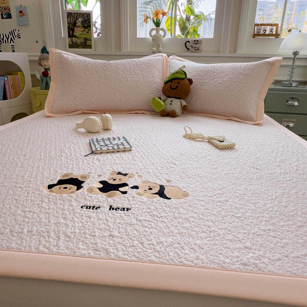 91家纺网 家纺一手货源 找家纺 几禾 2026春夏新款双泡刺绣款凉席席子空调软席 小熊派对 床席款