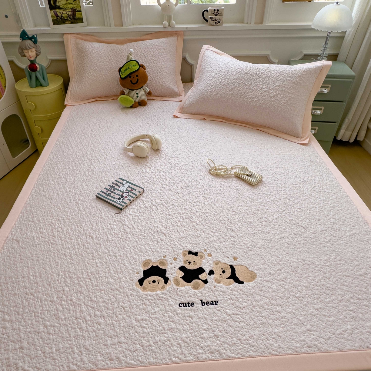 91家纺网 家纺一手货源 找家纺 几禾 2026春夏新款双泡刺绣款凉席席子空调软席 小熊派对 床席款