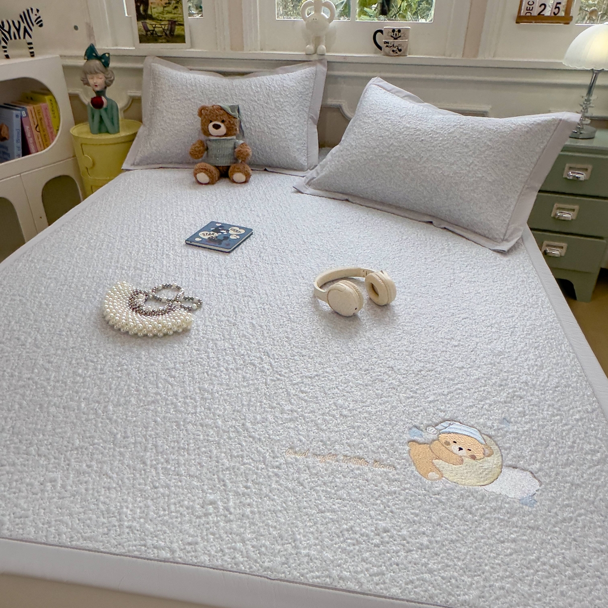 91家纺网 家纺一手货源 找家纺 几禾 2026春夏新款双泡刺绣款凉席席子空调软席 睡梦狗狗 床席款