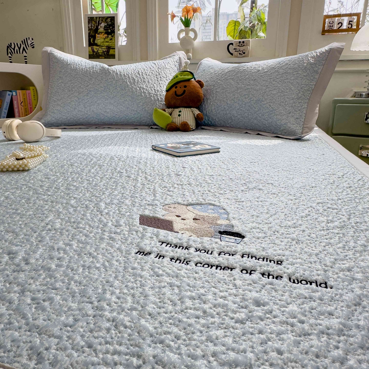 91家纺网 家纺一手货源 找家纺 几禾 2026春夏新款双泡刺绣款凉席席子空调软席 加班狗 床席款