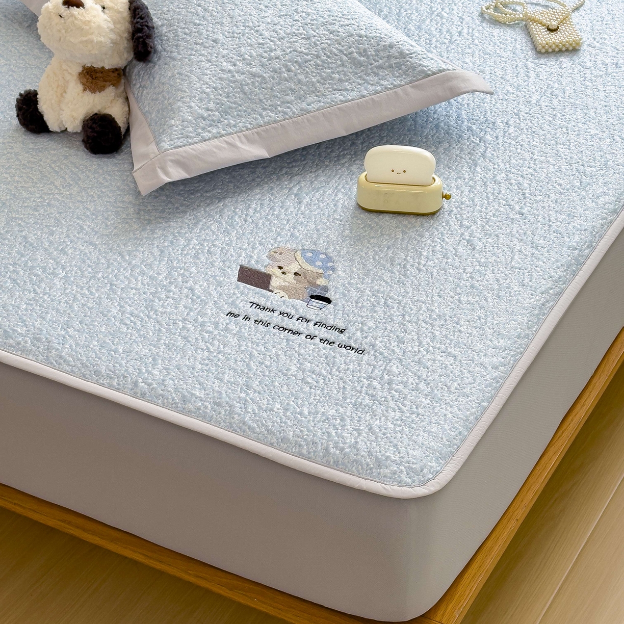 91家纺网 家纺一手货源 找家纺 几禾 2026春夏新款双泡刺绣款凉席席子空调软席 加班狗 床笠款