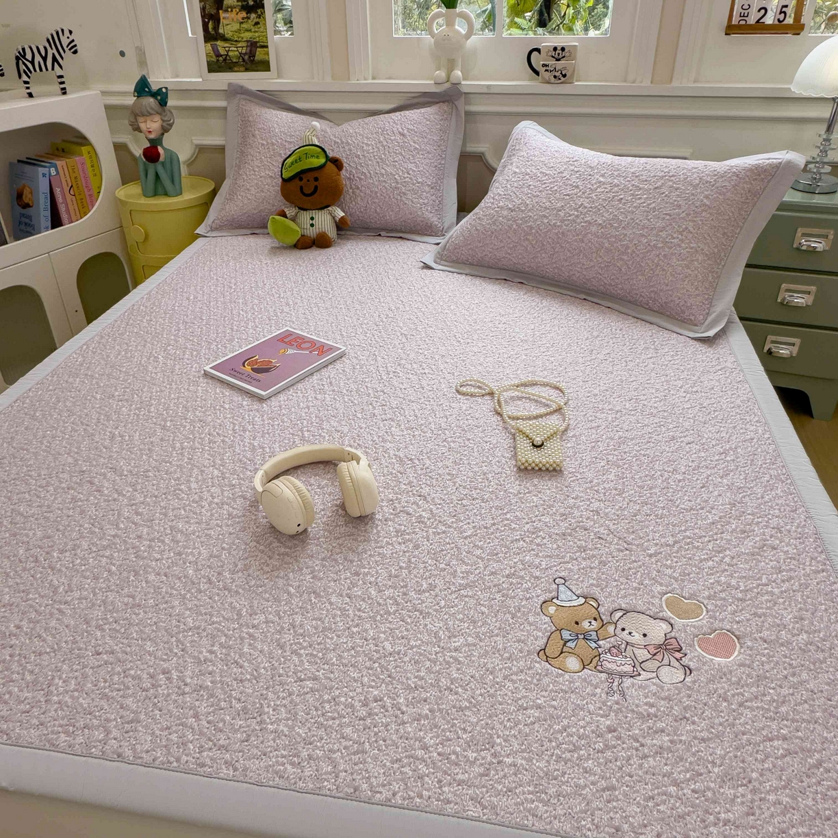 91家纺网 家纺一手货源 找家纺 几禾 2026春夏新款双泡刺绣款凉席席子空调软席 甜梦小熊 床席款