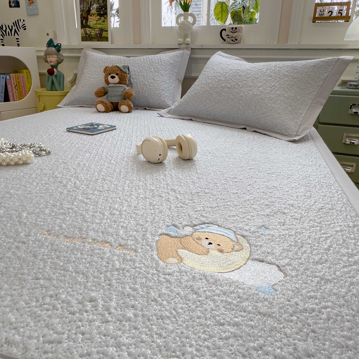 91家纺网 家纺一手货源 找家纺 几禾 2026春夏新款双泡刺绣款凉席席子空调软席 睡梦狗狗 床席款