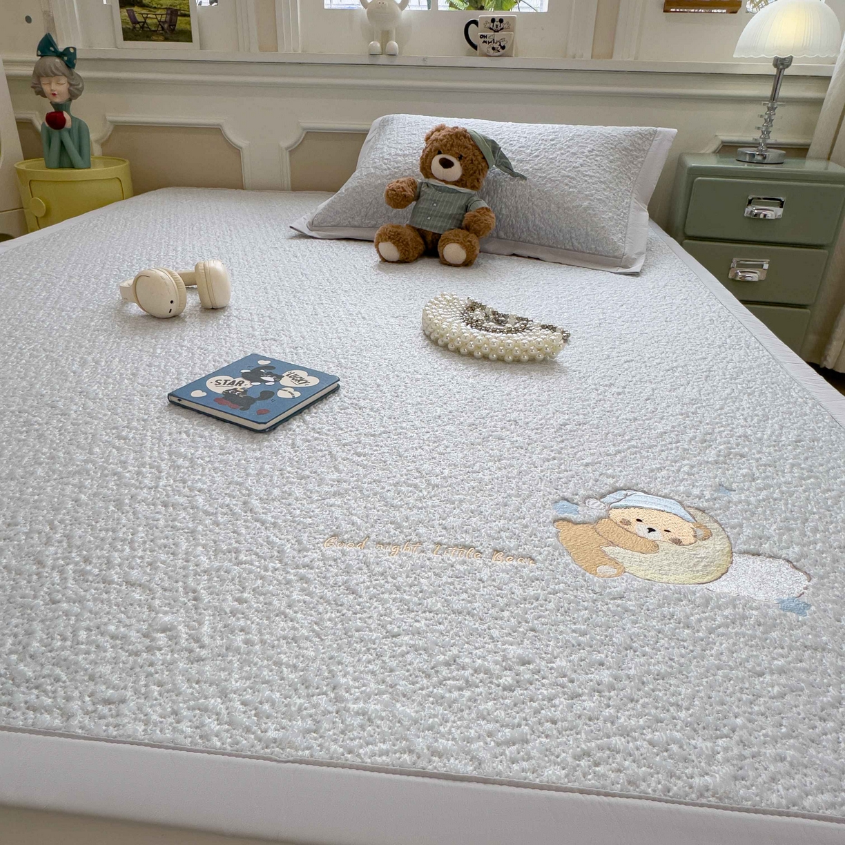 91家纺网 家纺一手货源 找家纺 几禾 2026春夏新款双泡刺绣款凉席席子空调软席 睡梦狗狗 床席款