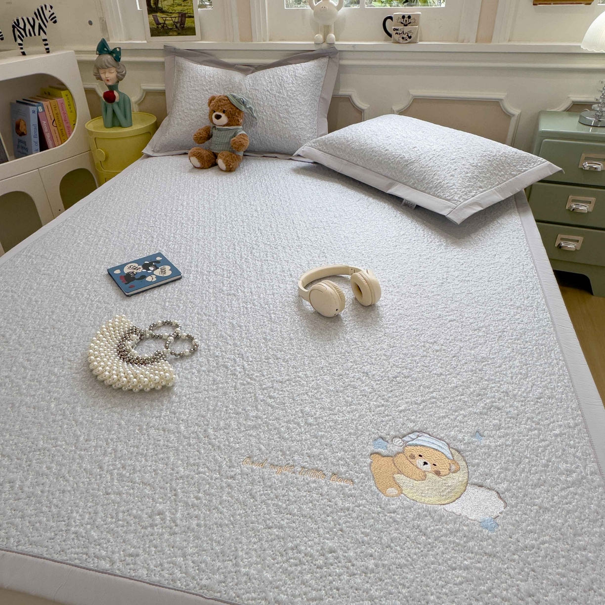 91家纺网 家纺一手货源 找家纺 几禾 2026春夏新款双泡刺绣款凉席席子空调软席 睡梦狗狗 床席款