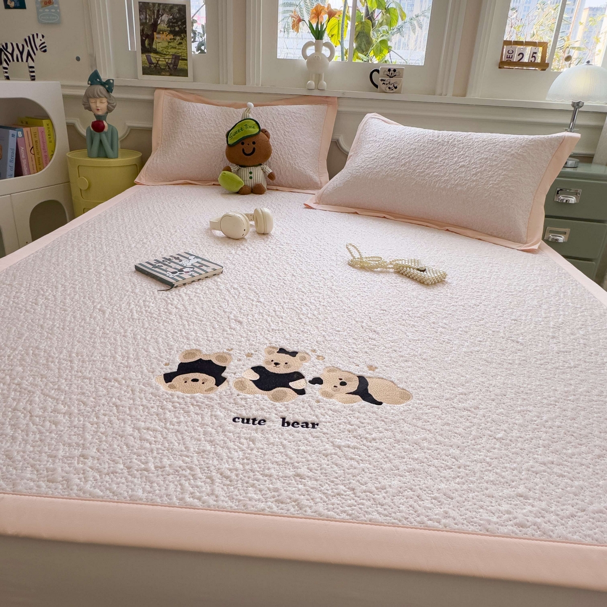 91家纺网 家纺一手货源 找家纺 几禾 2026春夏新款双泡刺绣款凉席席子空调软席 小熊派对 床席款