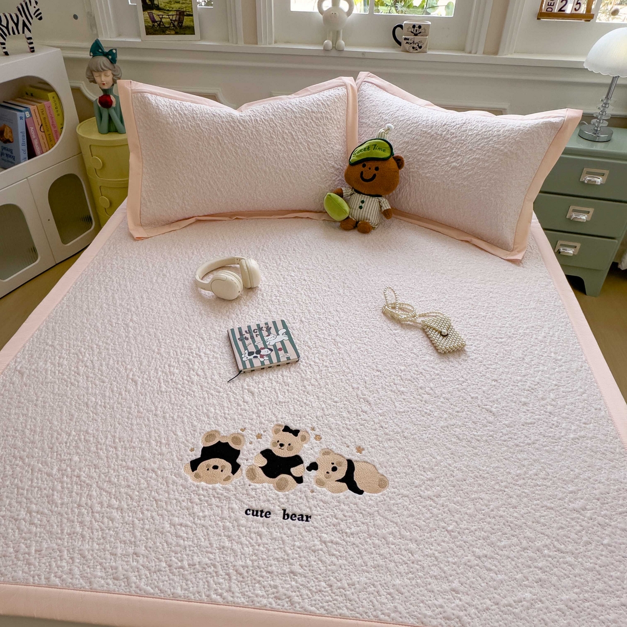 91家纺网 家纺一手货源 找家纺 几禾 2026春夏新款双泡刺绣款凉席席子空调软席 小熊派对 床席款