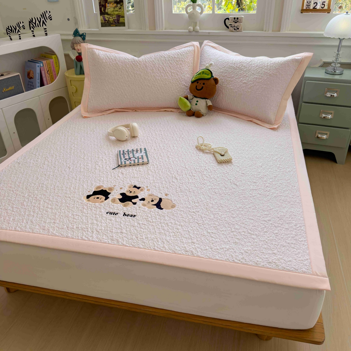 91家纺网 家纺一手货源 找家纺 几禾 2026春夏新款双泡刺绣款凉席席子空调软席 小熊派对 床席款