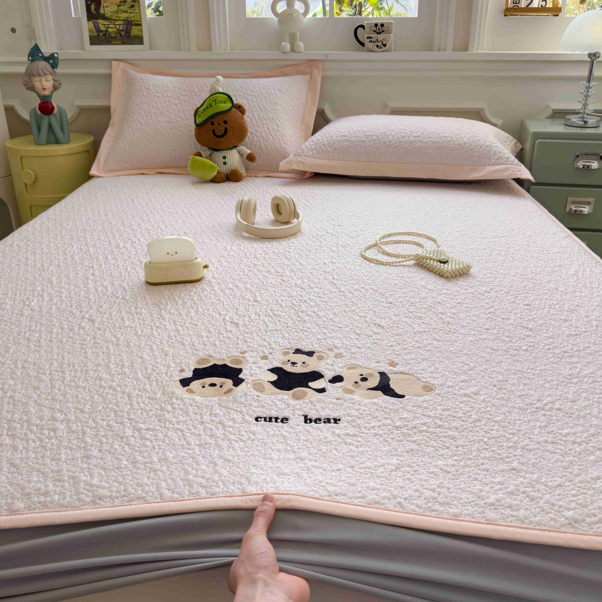 91家纺网 家纺一手货源 找家纺 几禾 2026春夏新款双泡刺绣款凉席席子空调软席 小熊派对 床笠款