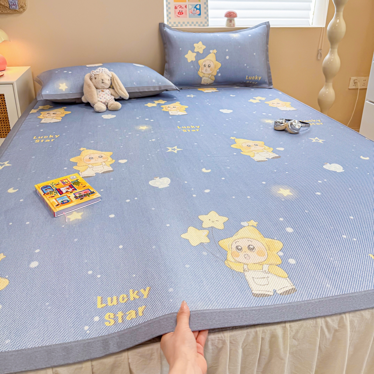 91家纺网 家纺一手货源 找家纺 沐慕 2026新款高克重600D冰丝印花冰藤席 冰藤-星愿小福星