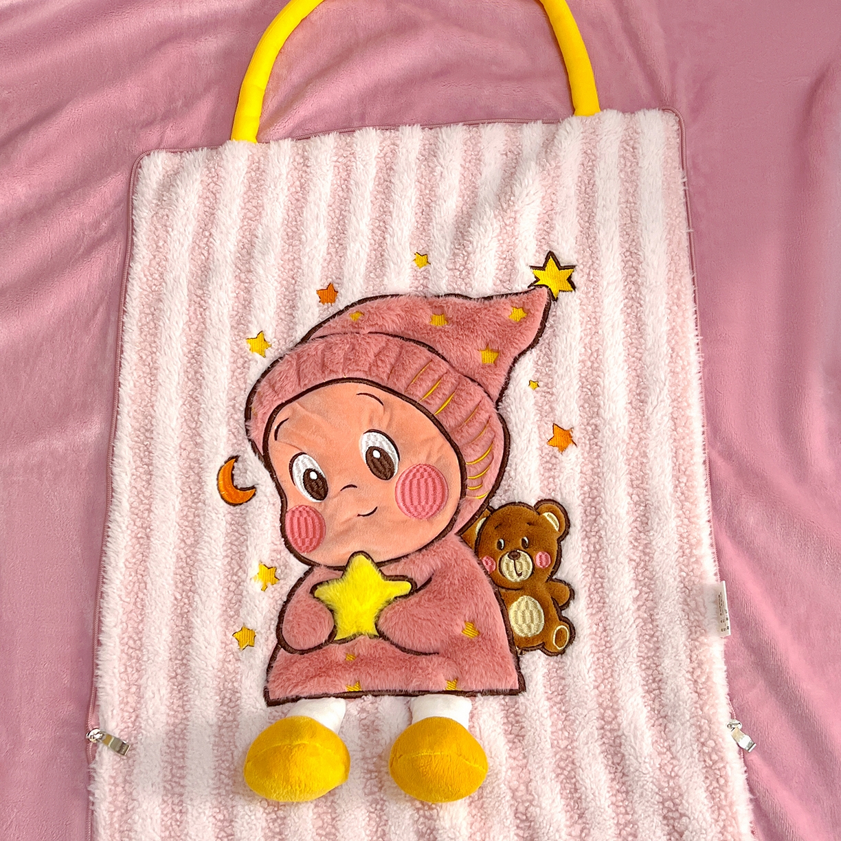 91家纺网 家纺一手货源 找家纺 古本家居 2026春夏新款多巴胺网红风星星抱枕毯 星星抱枕毯粉小宝