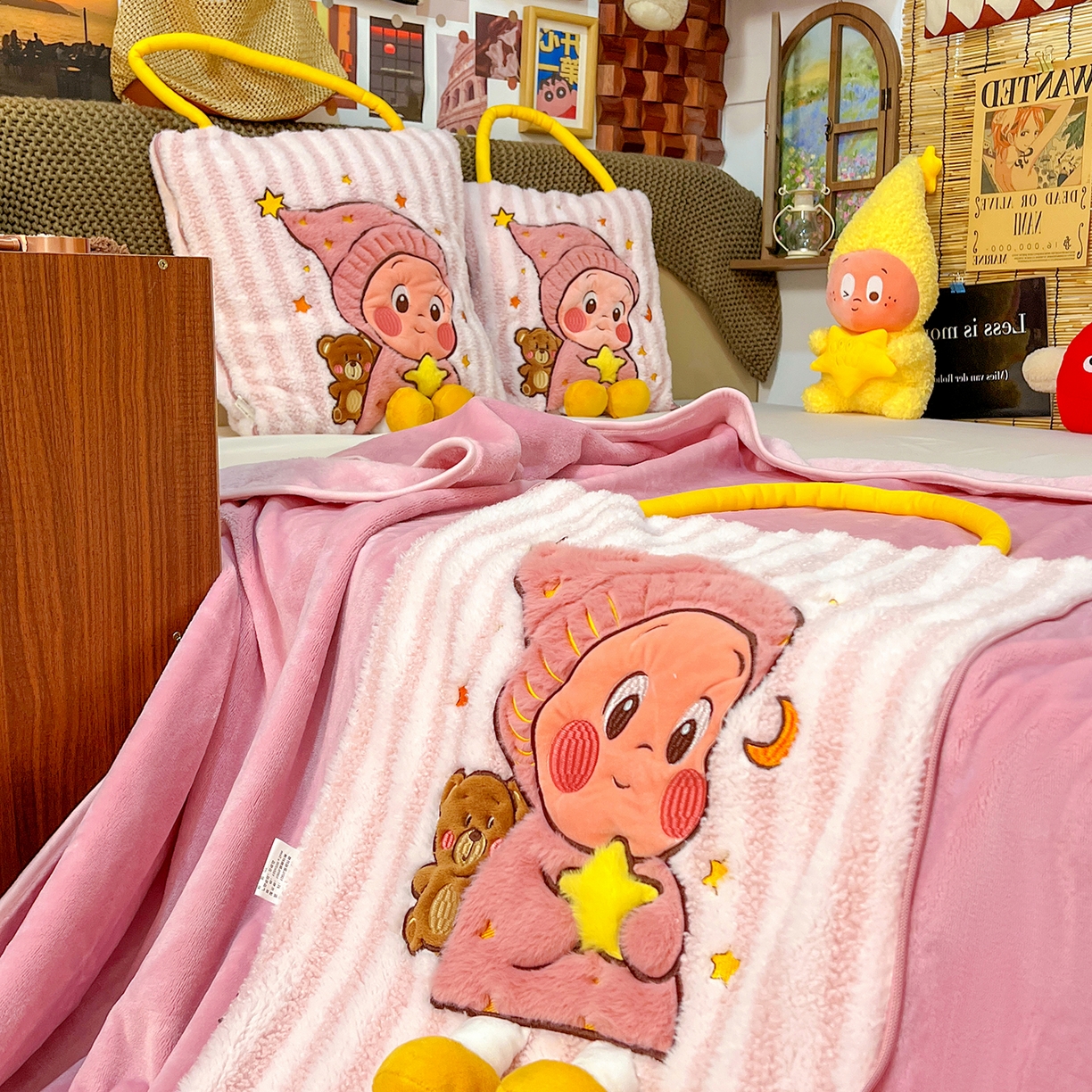 91家纺网 家纺一手货源 找家纺 古本家居 2026春夏新款多巴胺网红风星星抱枕毯 星星抱枕毯粉小宝