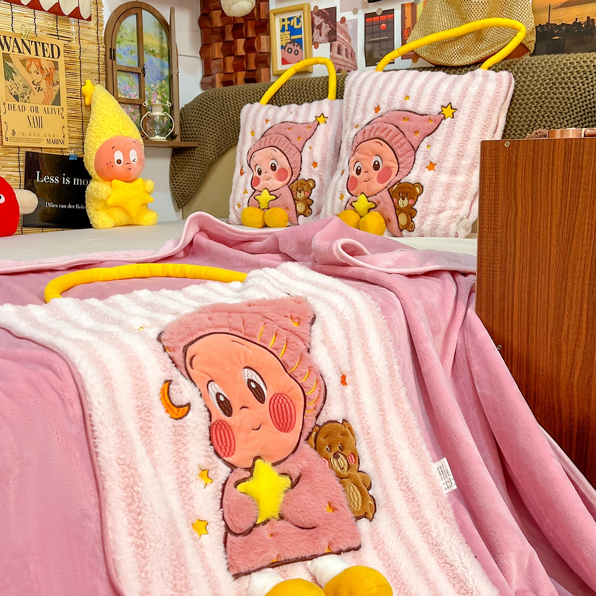 91家纺网 家纺一手货源 找家纺 古本家居 2026春夏新款多巴胺网红风星星抱枕毯 星星抱枕毯粉小宝