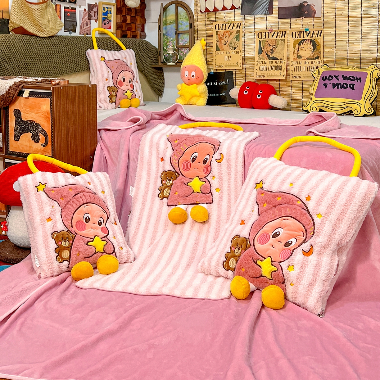 91家纺网 家纺一手货源 找家纺 古本家居 2026春夏新款多巴胺网红风星星抱枕毯 星星抱枕毯粉小宝