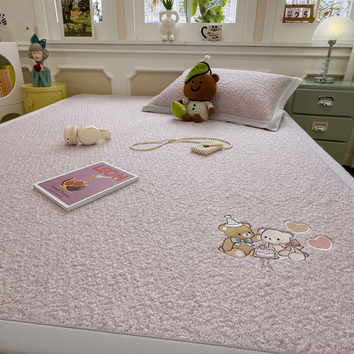 91家纺网 家纺一手货源 找家纺 几禾 2026春夏新款双泡刺绣款凉席席子空调软席 甜梦小熊 床席款