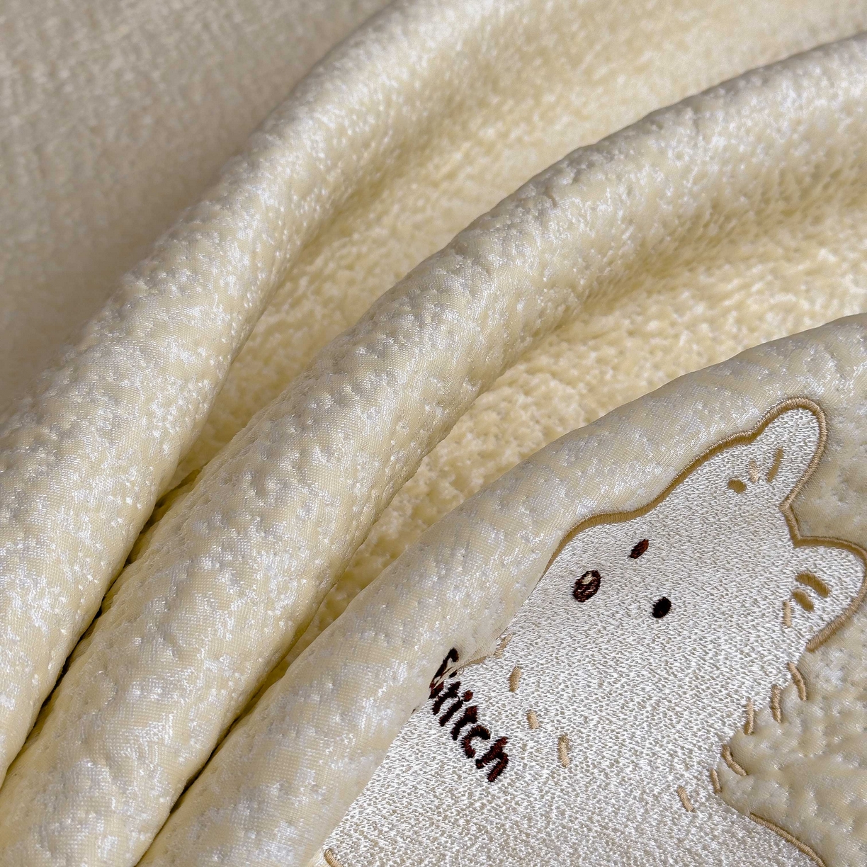 91家纺网 家纺一手货源 找家纺 几禾 2026春夏新款双泡刺绣款凉席席子空调软席 软萌西高地 床席款