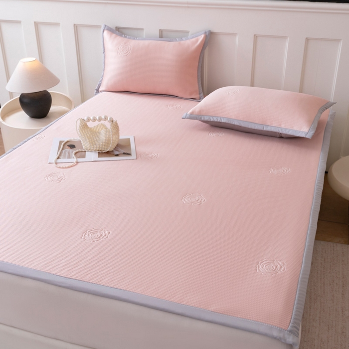 91家纺网 家纺一手货源 找家纺 （总）野合家纺 2026新款豆豆凉席PE提花豆豆席席子凉席奶牛系列床单款