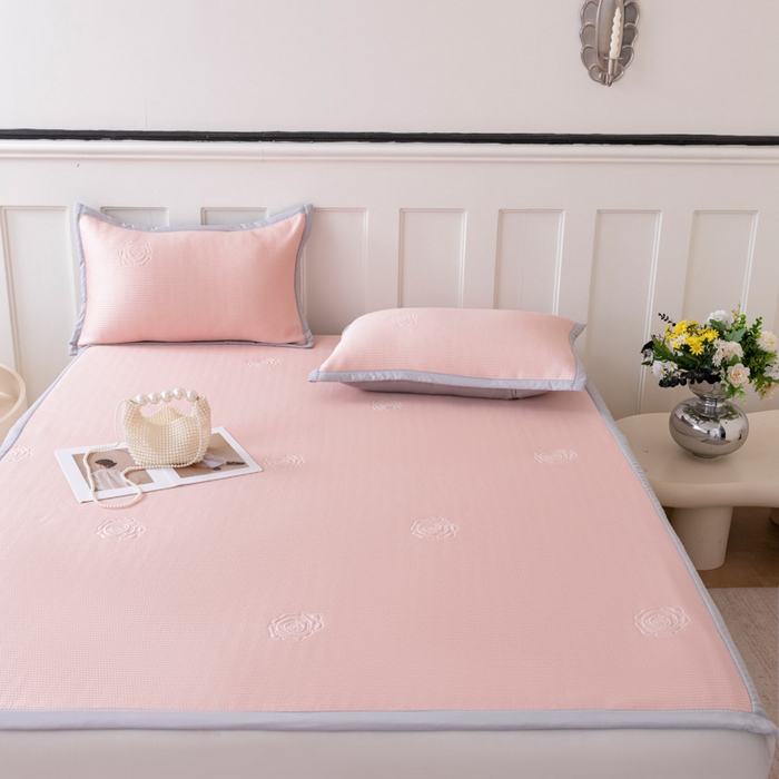 91家纺网 家纺一手货源 找家纺 （总）野合家纺 2026新款豆豆凉席PE提花豆豆席席子凉席奶牛系列床单款