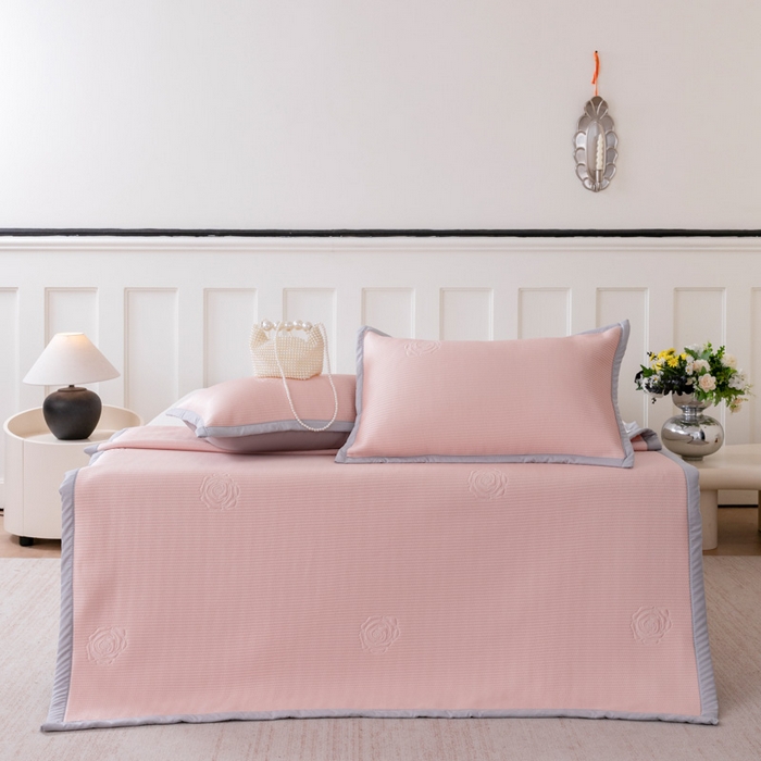 91家纺网 家纺一手货源 找家纺 （总）野合家纺 2026新款豆豆凉席PE提花豆豆席席子凉席奶牛系列床单款