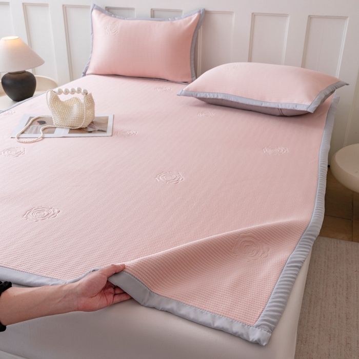 91家纺网 家纺一手货源 找家纺 （总）野合家纺 2026新款豆豆凉席PE提花豆豆席席子凉席奶牛系列床单款