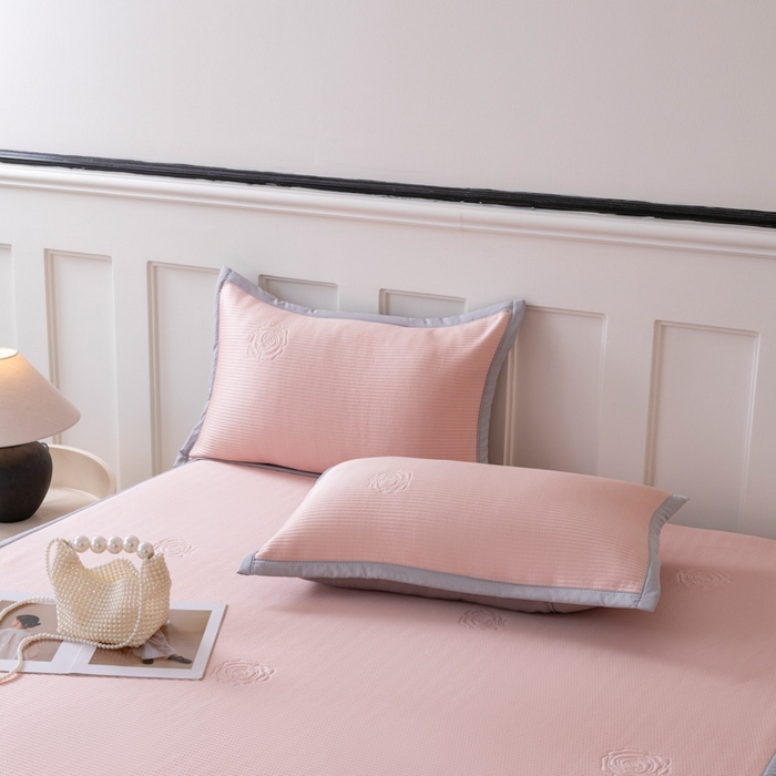 91家纺网 家纺一手货源 找家纺 （总）野合家纺 2026新款豆豆凉席PE提花豆豆席席子凉席奶牛系列床单款