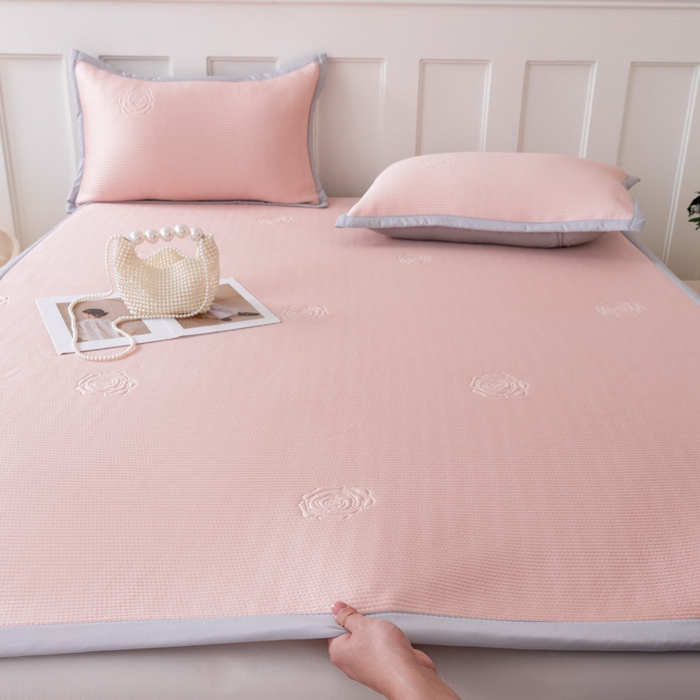 91家纺网 家纺一手货源 找家纺 （总）野合家纺 2026新款豆豆凉席PE提花豆豆席席子凉席奶牛系列床单款