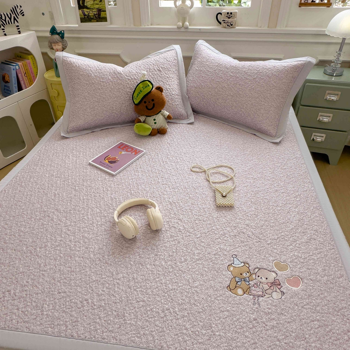 91家纺网 家纺一手货源 找家纺 几禾 2026春夏新款双泡刺绣款凉席席子空调软席 甜梦小熊 床席款