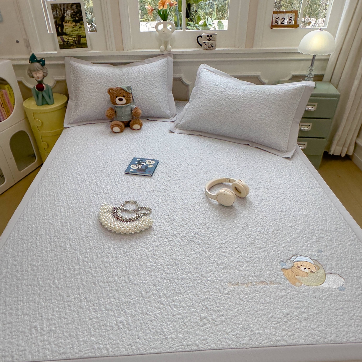 91家纺网 家纺一手货源 找家纺 几禾 2026春夏新款双泡刺绣款凉席席子空调软席 睡梦狗狗 床席款