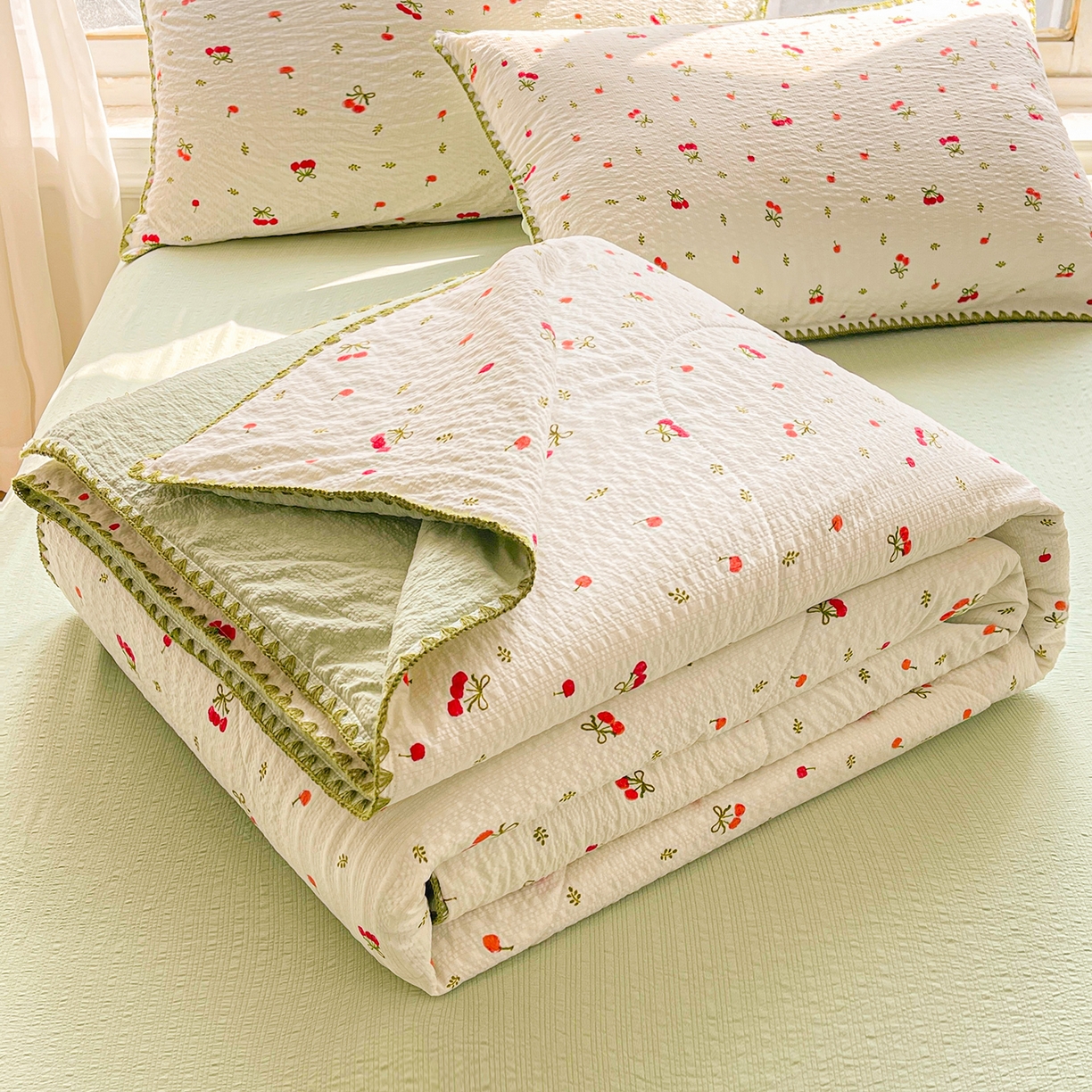 91家纺网 家纺一手货源 找家纺 犇牛仓储供应链 2026新款泡芙棉新疆棉花夏被被子被芯 樱桃红了