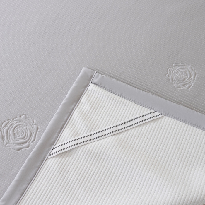 91家纺网 家纺一手货源 找家纺 野合家纺 2026新款豆豆凉席PE提花豆豆席席子凉席奶牛系列床单款 玫瑰-灰