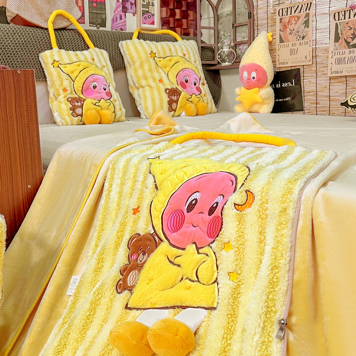 91家纺网 家纺一手货源 找家纺 古本家居 2026春夏新款多巴胺网红风星星抱枕毯 星星抱枕毯黄小宝