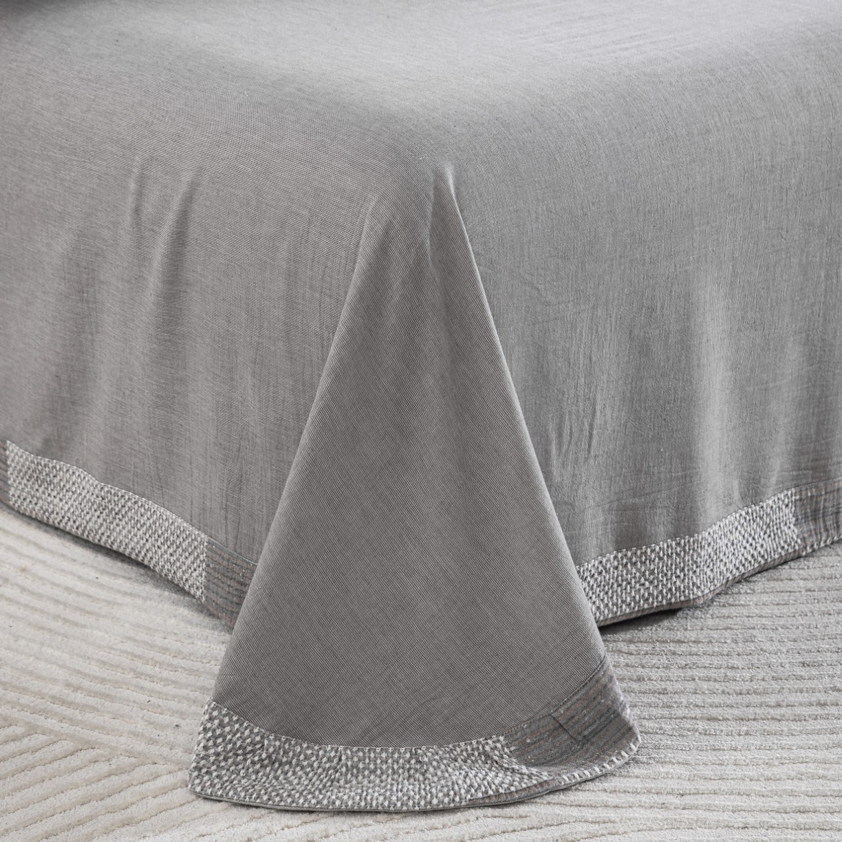 91家纺网 家纺一手货源 找家纺 仰望棉麻双层纱供应链 2026新款棉麻流苏款四件套 格序-灰色