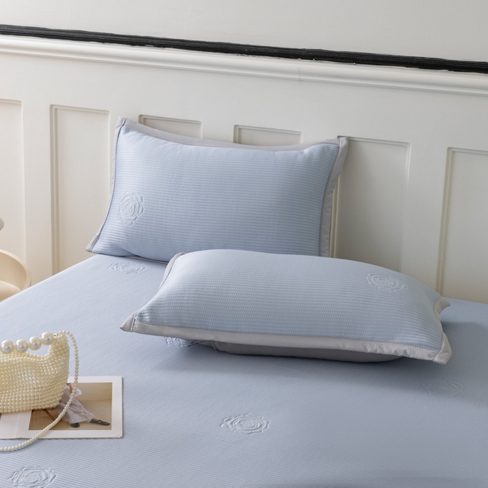 91家纺网 家纺一手货源 找家纺 野合家纺 2026新款豆豆凉席PE提花豆豆席席子凉席奶牛系列床单款 玫瑰-蓝