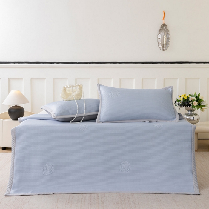 91家纺网 家纺一手货源 找家纺 野合家纺 2026新款豆豆凉席PE提花豆豆席席子凉席奶牛系列床单款 玫瑰-蓝