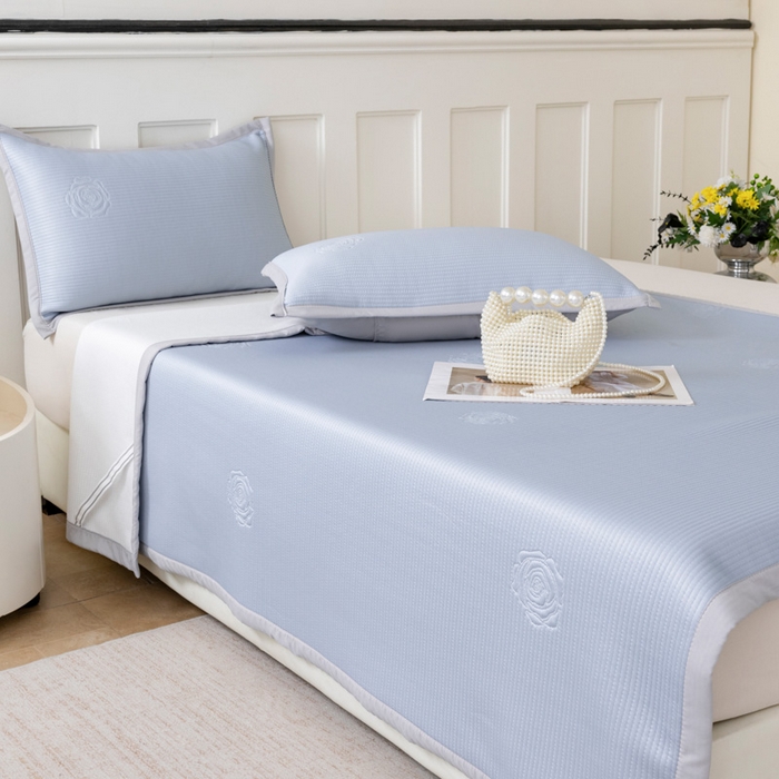 91家纺网 家纺一手货源 找家纺 野合家纺 2026新款豆豆凉席PE提花豆豆席席子凉席奶牛系列床单款 玫瑰-蓝