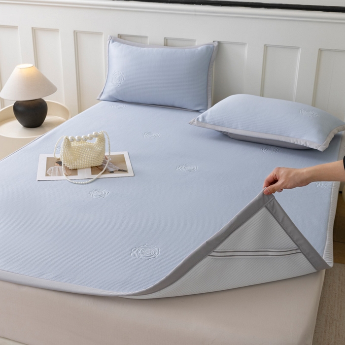 91家纺网 家纺一手货源 找家纺 野合家纺 2026新款豆豆凉席PE提花豆豆席席子凉席奶牛系列床单款 玫瑰-蓝