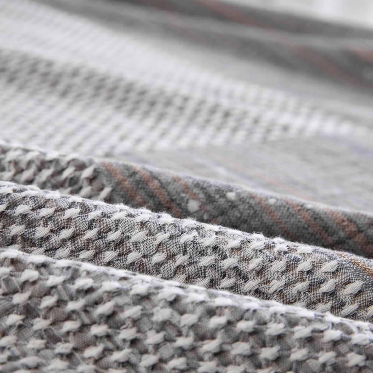 91家纺网 家纺一手货源 找家纺 仰望棉麻双层纱供应链 2026新款棉麻流苏款四件套 格序-灰色