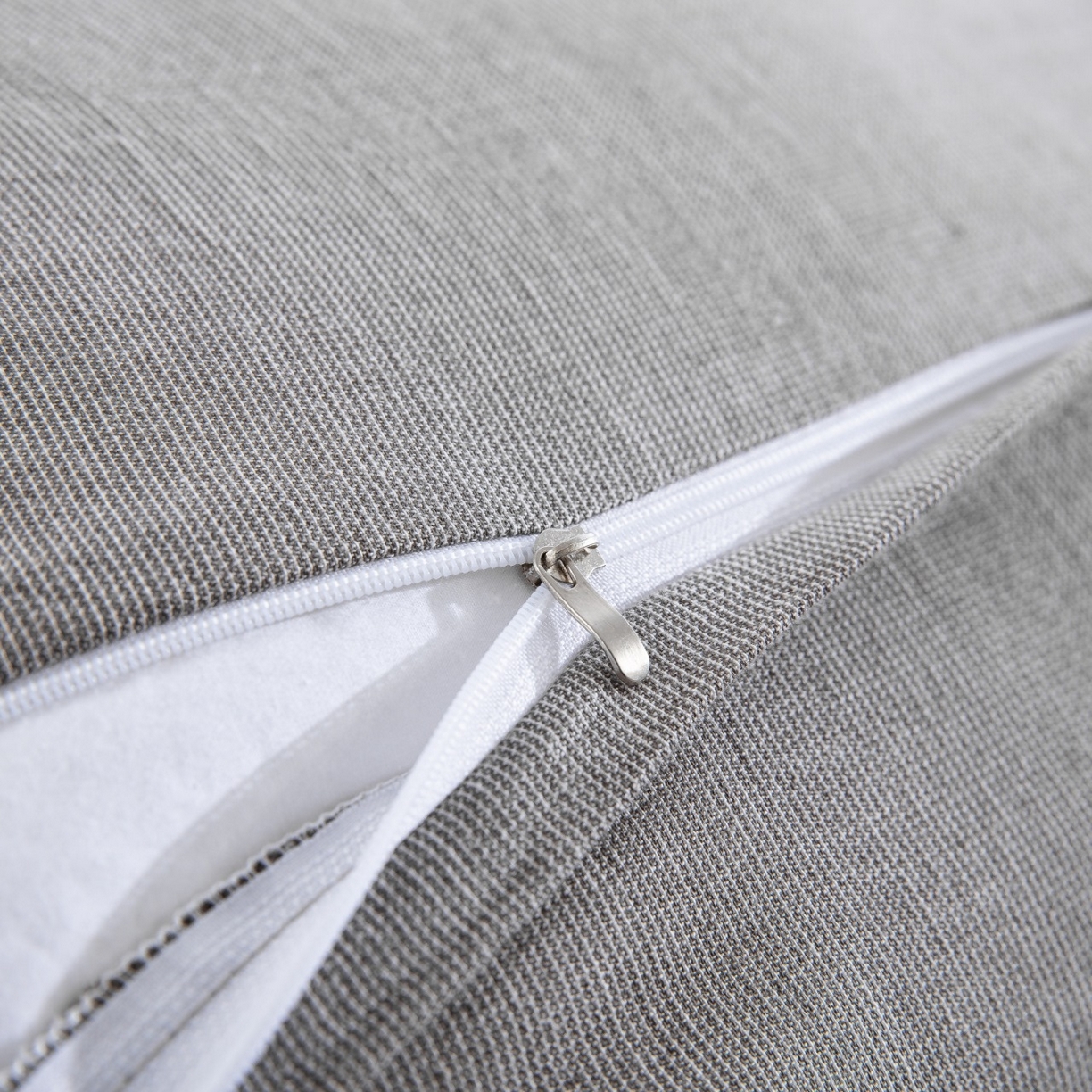 91家纺网 家纺一手货源 找家纺 仰望棉麻双层纱供应链 2026新款棉麻流苏款四件套 格序-灰色