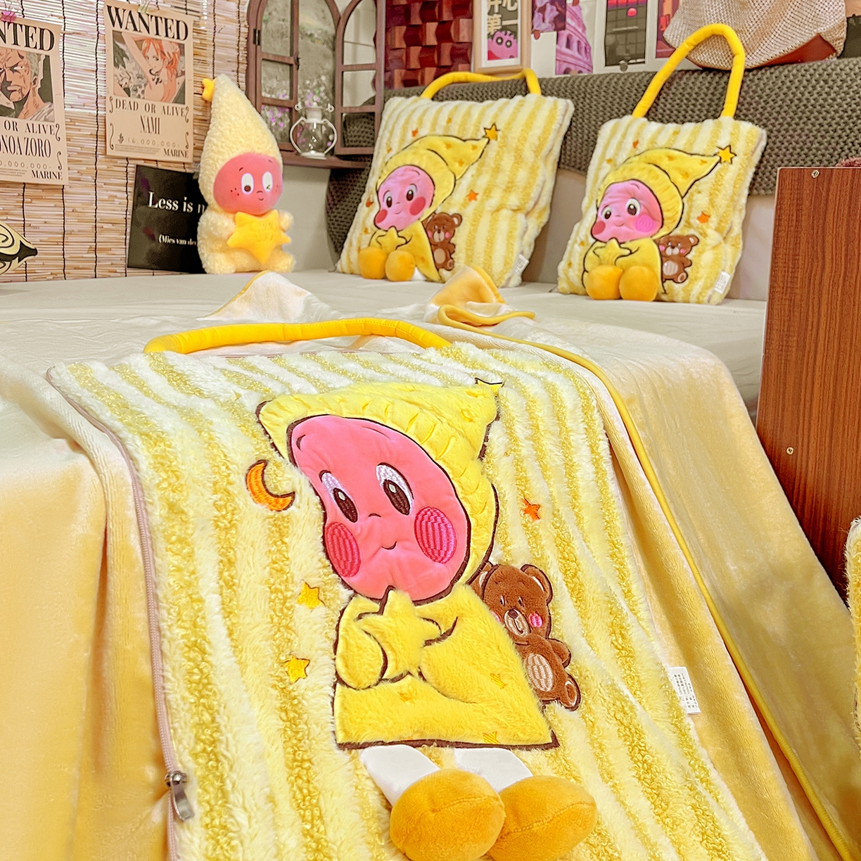 91家纺网 家纺一手货源 找家纺 古本家居 2026春夏新款多巴胺网红风星星抱枕毯 星星抱枕毯黄小宝