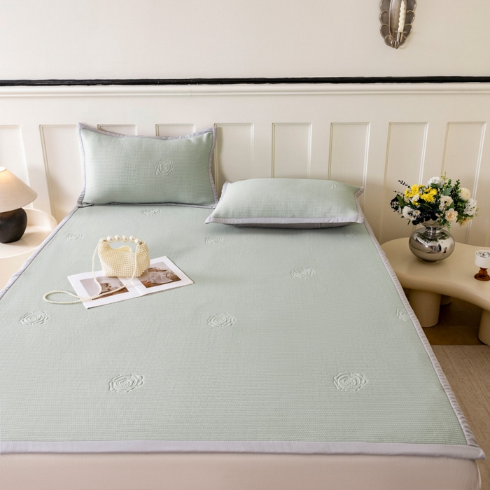 91家纺网 家纺一手货源 找家纺 野合家纺 2026新款豆豆凉席PE提花豆豆席席子凉席奶牛系列床单款 玫瑰-绿