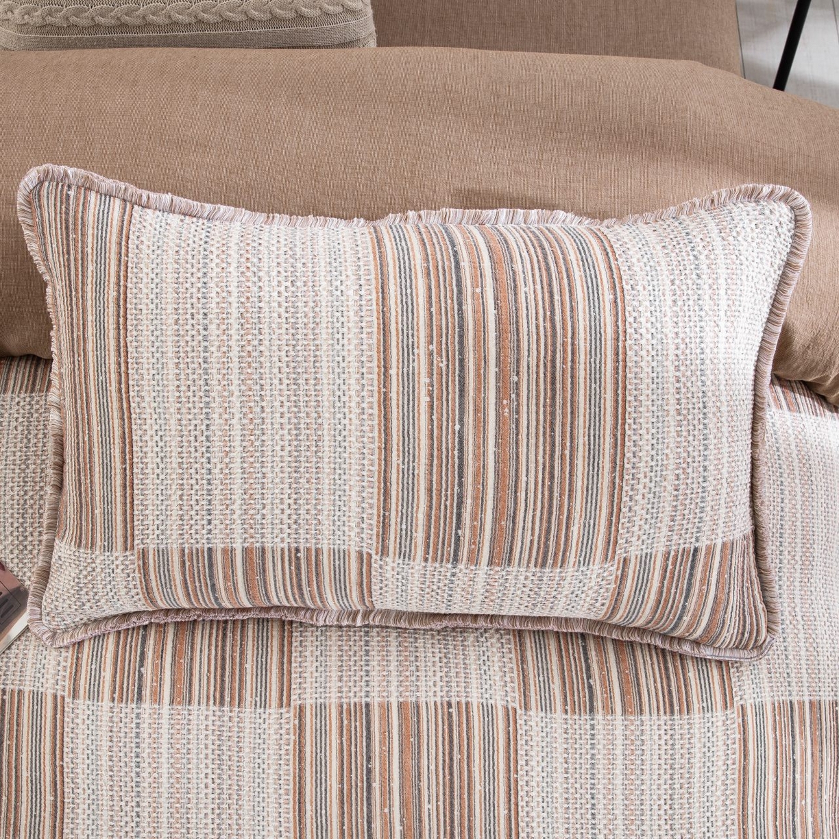 91家纺网 家纺一手货源 找家纺 仰望棉麻双层纱供应链 2026新款棉麻流苏款四件套 格序-咖色