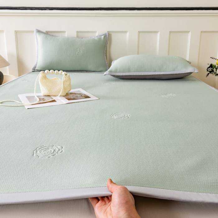 91家纺网 家纺一手货源 找家纺 野合家纺 2026新款豆豆凉席PE提花豆豆席席子凉席奶牛系列床单款 玫瑰-绿