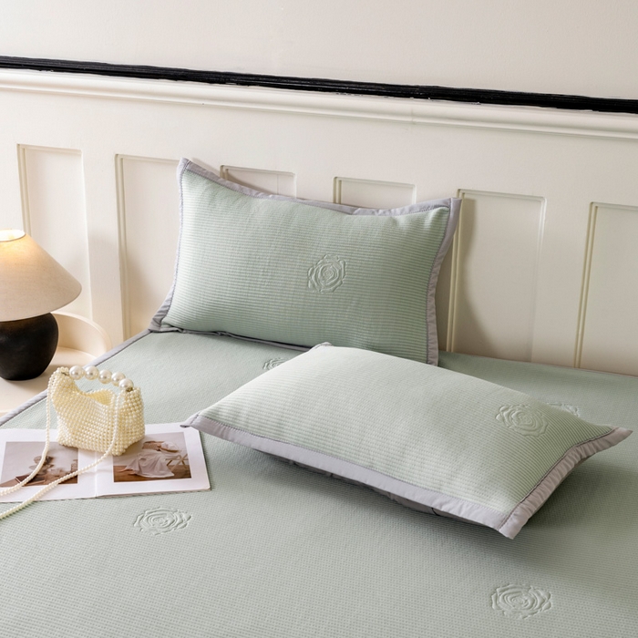 91家纺网 家纺一手货源 找家纺 野合家纺 2026新款豆豆凉席PE提花豆豆席席子凉席奶牛系列床单款 玫瑰-绿