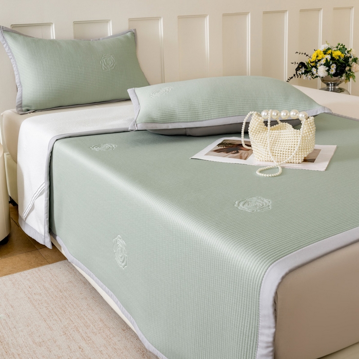 91家纺网 家纺一手货源 找家纺 野合家纺 2026新款豆豆凉席PE提花豆豆席席子凉席奶牛系列床单款 玫瑰-绿