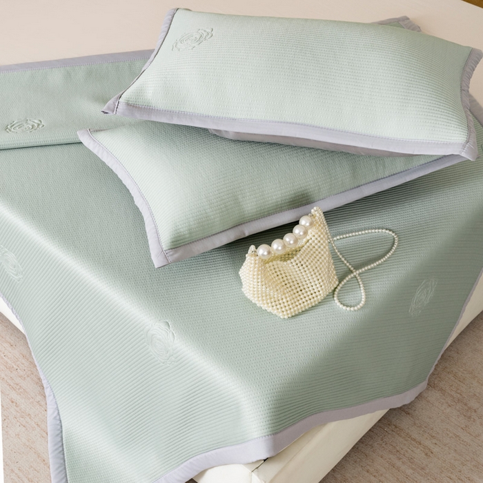 91家纺网 家纺一手货源 找家纺 野合家纺 2026新款豆豆凉席PE提花豆豆席席子凉席奶牛系列床单款 玫瑰-绿